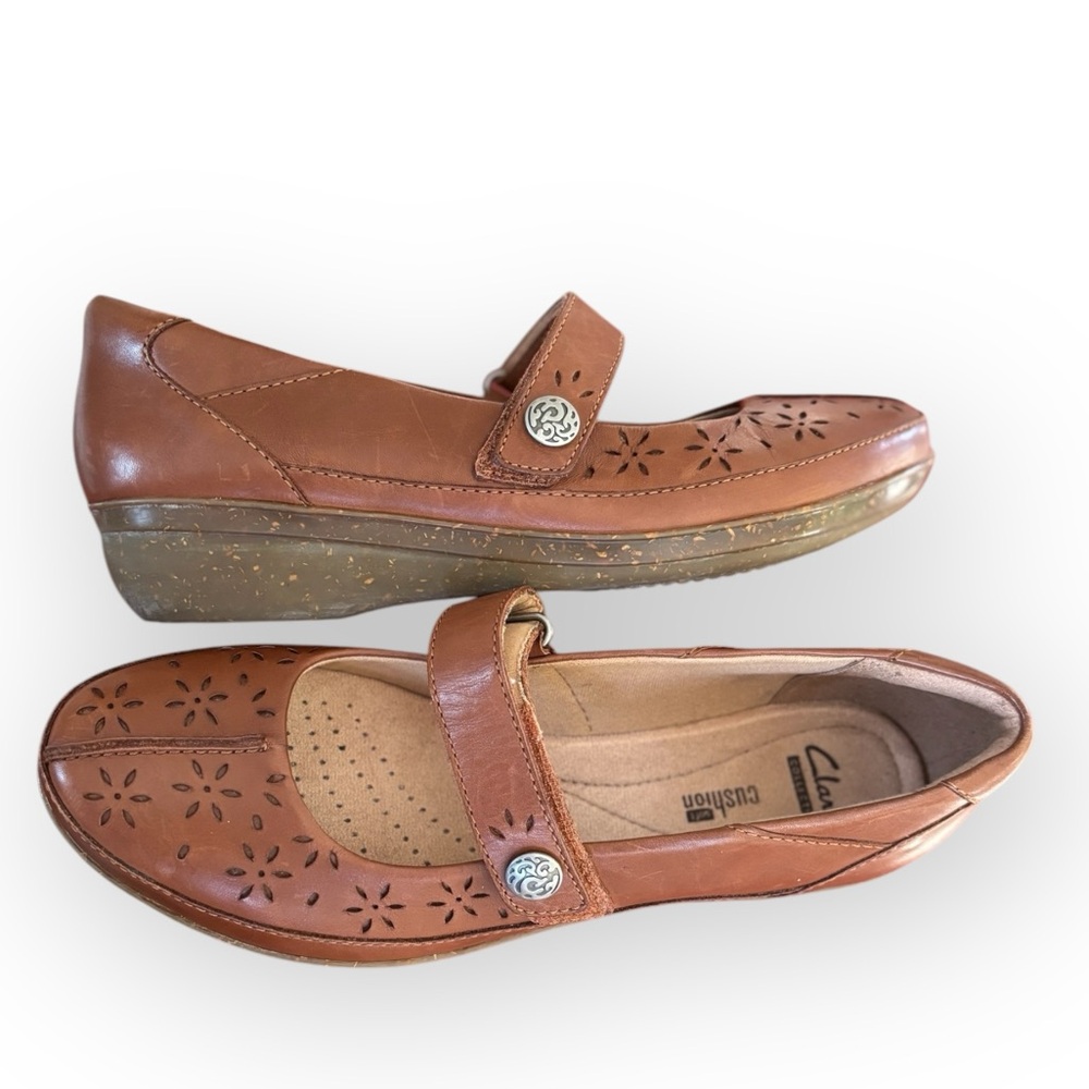 Clarks Camel Color Leather Laser-cut Flowers Mary Jane Comfort Shoes Size 8N